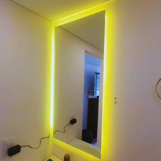 Espejo led vertical para baño.